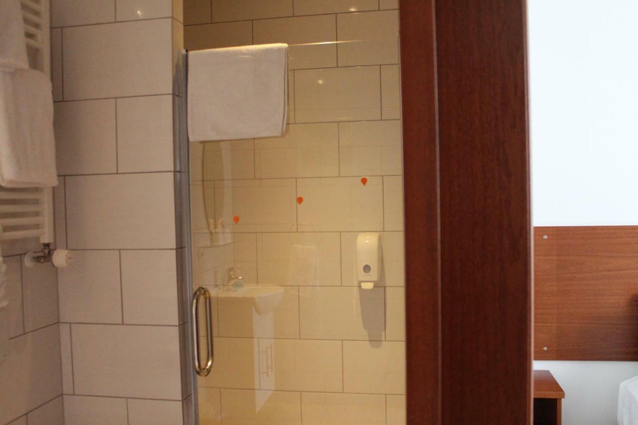 Hotel Grasteinn - Airport Hotel เค็ปลาวิก ภายนอก รูปภาพ
